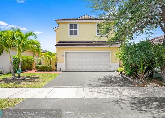 Property at 14910 SW 70th Pl, Davie, FL 33331, 4 beds, 2.5 baths