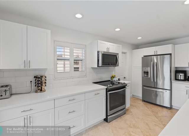Property at 261 SE 8th St, Pompano Beach, FL 33060, 4 beds, 3 baths