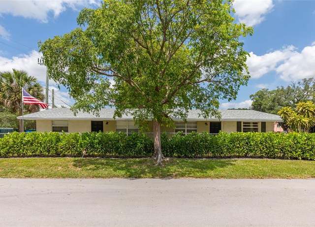 Property at 800 SW 30th St, Fort Lauderdale, FL 33315, 4 beds, 2 baths