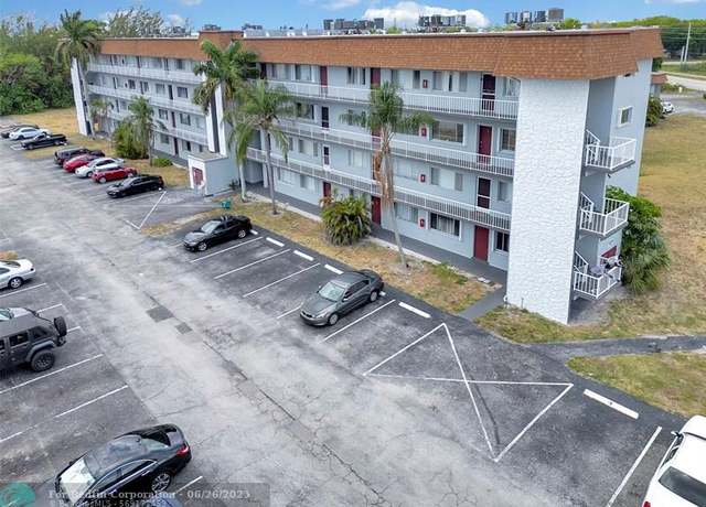 Property at 6289 Lear Dr #403, FL 33462, 3 beds, 2 baths
