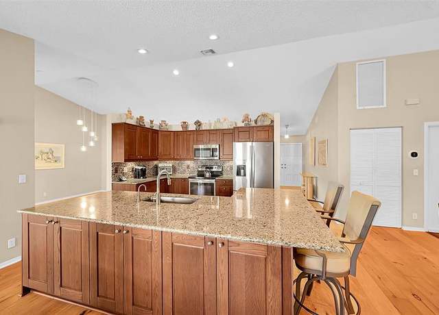 Property at 4723 NW 100th Ter, Coral Springs, FL 33076, 4 beds, 3 baths