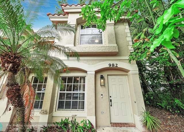 Property at 982 Summit Lake Dr, West Palm Beach, FL 33406, 3 beds, 2.5 baths