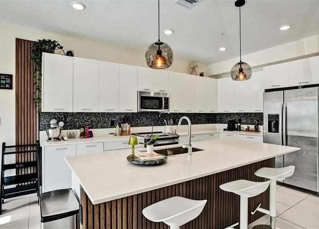 Property at 8001 NW 41st St Unit F-109, Miami, FL 33166, 3 beds, 2.5 baths