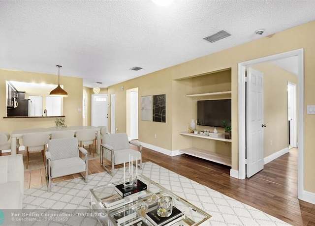 Property at 9829 NW 1st Ct #9829, Plantation, FL 33324, 2 beds, 2 baths