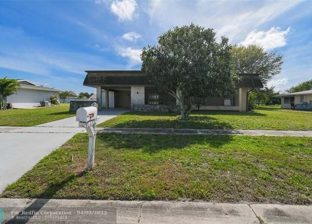 Property at 136 SE Selva Ct, Port St. Lucie, FL 34983, 3 beds, 2 baths