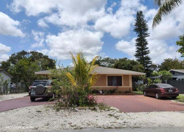 Property at 661 SW 28th Way, Fort Lauderdale, FL 33312, 5 beds, 3 baths