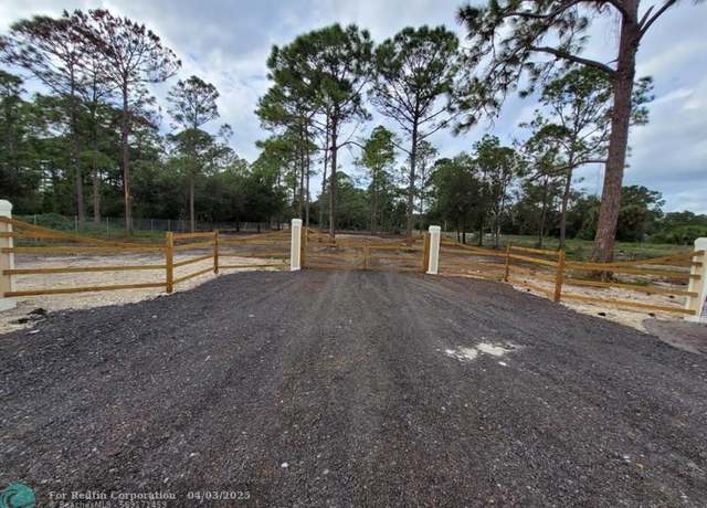 Property at 610 S Quebrada St, FL 33440