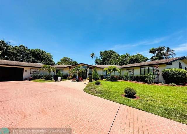 Property at 1701 SE Canora Rd, Port St. Lucie, FL 34952, 4 beds, 3 baths