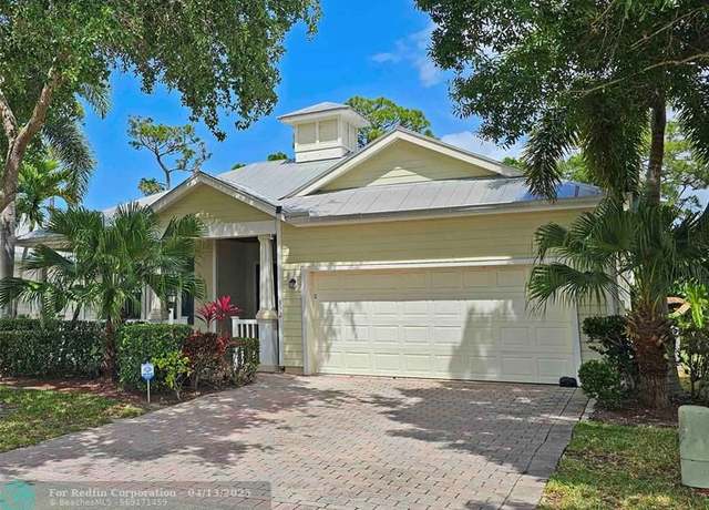 Property at 532 NE Canoe Park Cir, Port St. Lucie, FL 34983, 3 beds, 2.5 baths