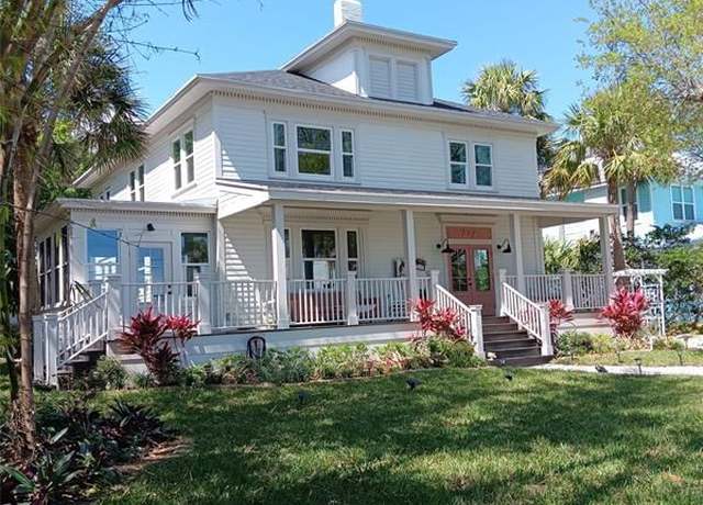 Property at 717 S Indian River Dr, Fort Pierce, FL 34950, 4 beds, 3 baths