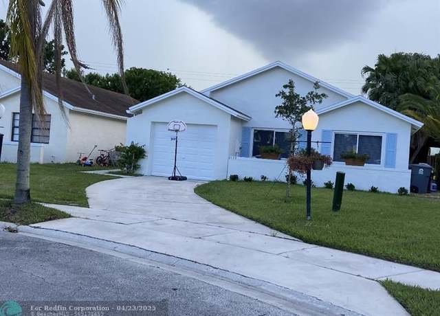 Property at 9112 Pine Springs Dr, Boca Raton, FL 33428, 3 beds, 2 baths