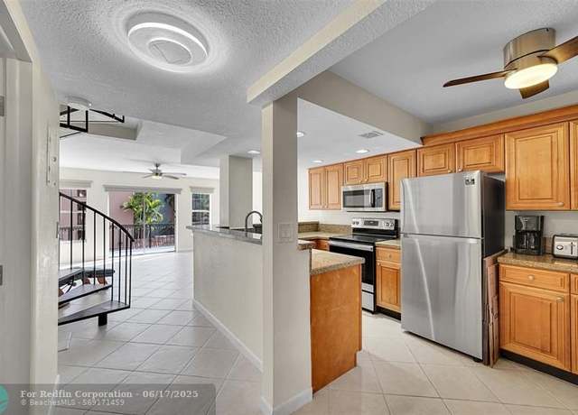 Property at 650 Tennis Club Dr #305, Fort Lauderdale, FL 33311, 2 beds, 1.5 baths