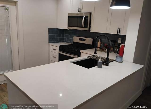 Property at 1051 SW 31st St, Fort Lauderdale, FL 33315, 3 beds, 1 bath
