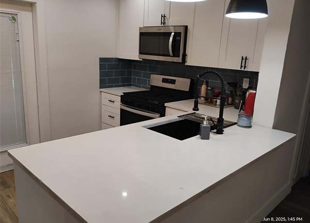 Property at 1051 SW 31st St, Fort Lauderdale, FL 33315, 3 beds, 1 bath
