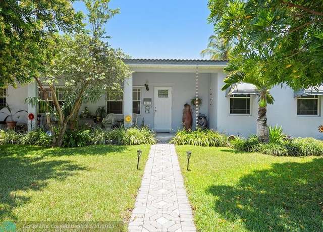 Property at 2617 NE 11th Ct, Fort Lauderdale, FL 33304, 3 beds, 2 baths
