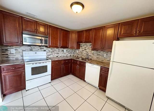 Property at 2510 SW 81st Ave #106, Davie, FL 33324, 2 beds, 2 baths