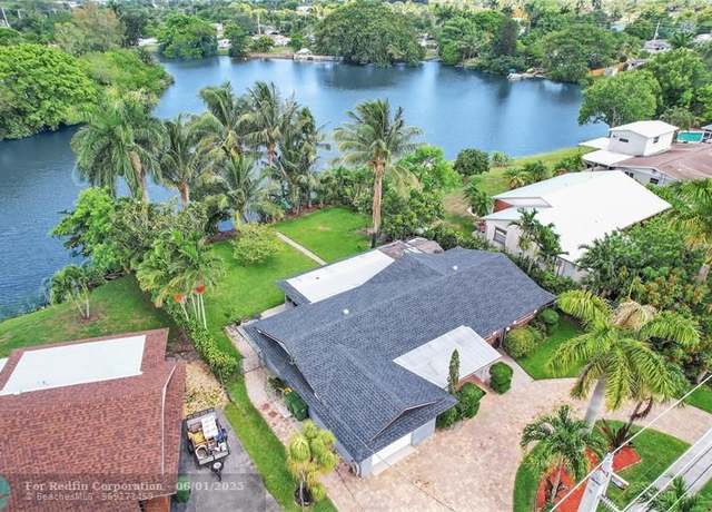 Property at 324 Davis Rd, Palm Springs, FL 33461, 4 beds, 2 baths