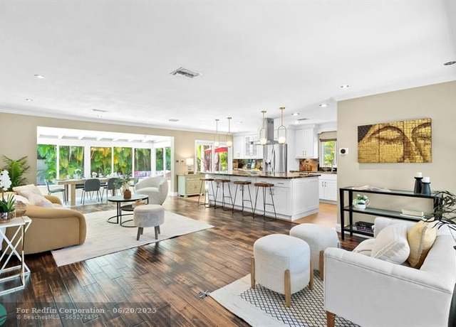 Property at 8 NE 29th St, Wilton Manors, FL 33334, 3 beds, 2 baths