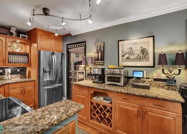 Property at 140 NE 19th Ct Unit 220E, Wilton Manors, FL 33305, 2 beds, 2 baths