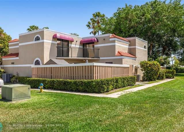 Property at 3975 Village Dr Unit D, Delray Beach, FL 33445, 3 beds, 3 baths
