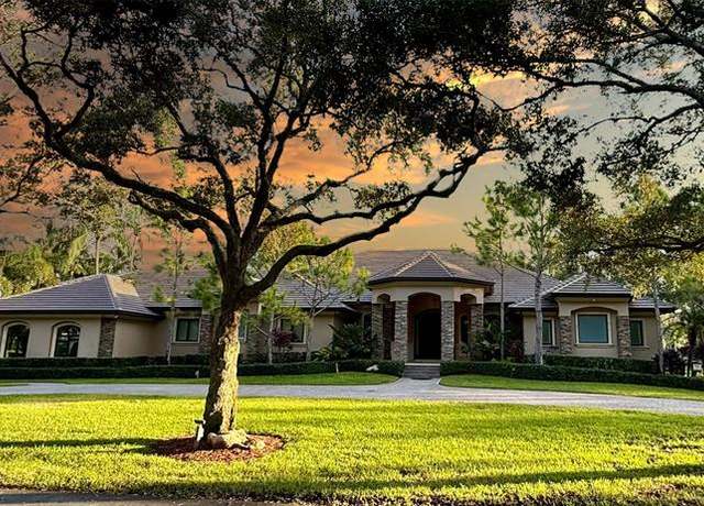 Property at 11899 W Ridgeview Dr, Davie, FL 33330, 5 beds, 5 baths