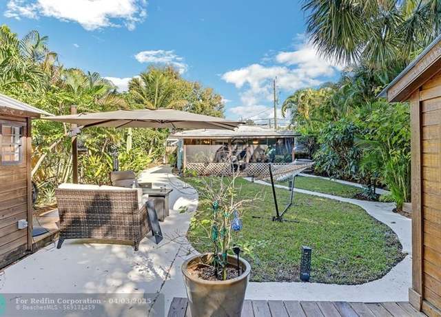 Property at 824 SE 12th St, Fort Lauderdale, FL 33316, 2 beds, 2 baths