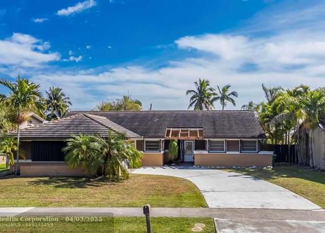 Property at 5720 W Waterford Dr, Davie, FL 33331, 3 beds, 2 baths