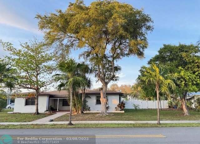 Property at 46 SW 7 St, Dania, FL 33004, 4 beds, 3 baths