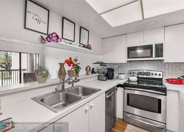 Property at 701 NW 19th St #202, Fort Lauderdale, FL 33311, 2 beds, 1 bath