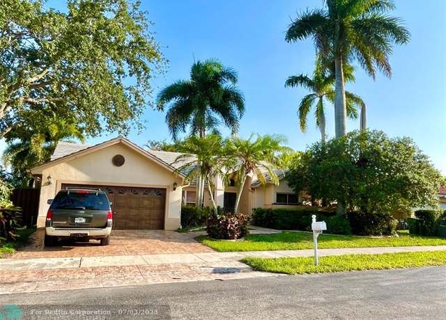 Property at 12626 SW 9th Pl, Davie, FL 33325, 4 beds, 2.5 baths