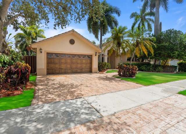 Property at 12626 SW 9th Pl, Davie, FL 33325, 4 beds, 2.5 baths
