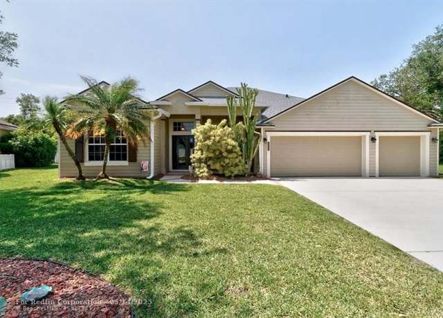 Property at 2485 4th Ln, Vero Beach, FL 32962, 3 beds, 2.5 baths