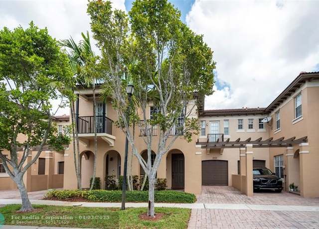 Property at 8653 Blaze Ct, Davie, FL 33328, 3 beds, 2.5 baths