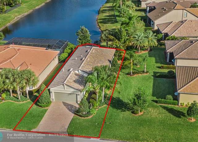 Property at 657 SE Monteiro Dr, Port St. Lucie, FL 34984, 2 beds, 2 baths