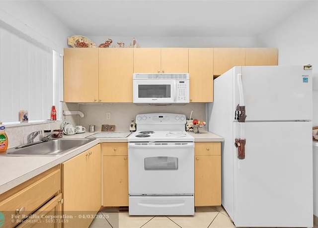 Property at 8130 Sunrise Lakes Blvd #202, Sunrise, FL 33322, 2 beds, 2 baths