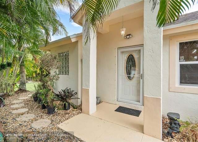 Property at 12187 E 66th St, West Palm Beach, FL 33412, 3 beds, 2 baths