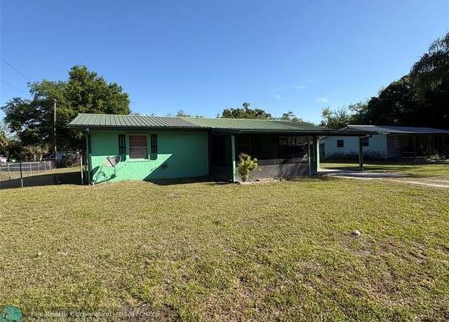 Property at 1120 SW 8th Ct, Okeechobee, FL 34974, 3 beds, 2 baths