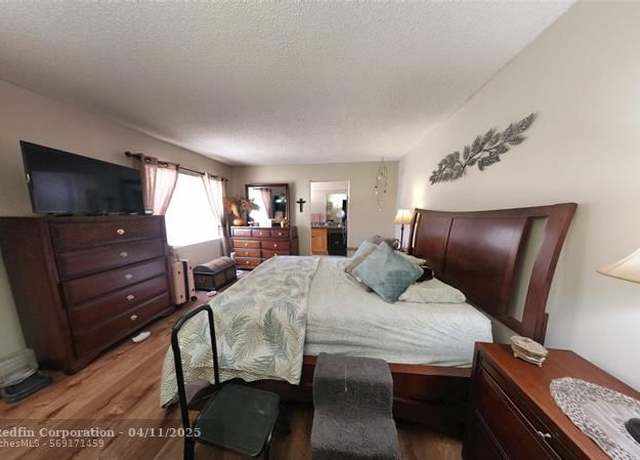 Property at 19907 NW 67th Circle Ct, Hialeah, FL 33015, 3 beds, 2 baths