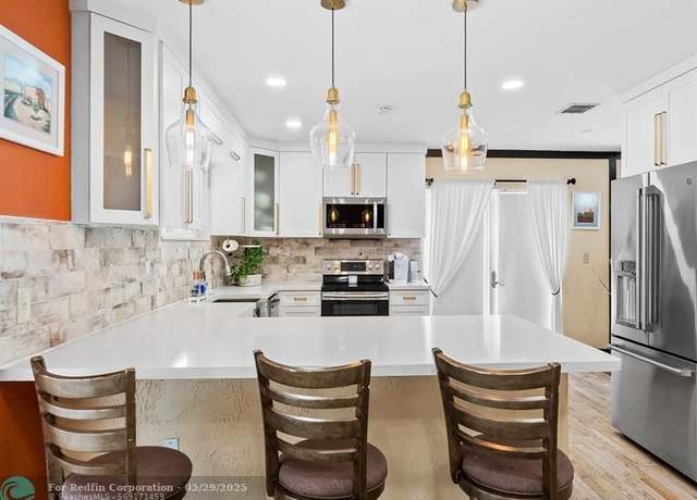 Property at 6440 NW 201st Ter, Hialeah, FL 33015, 4 beds, 2 baths