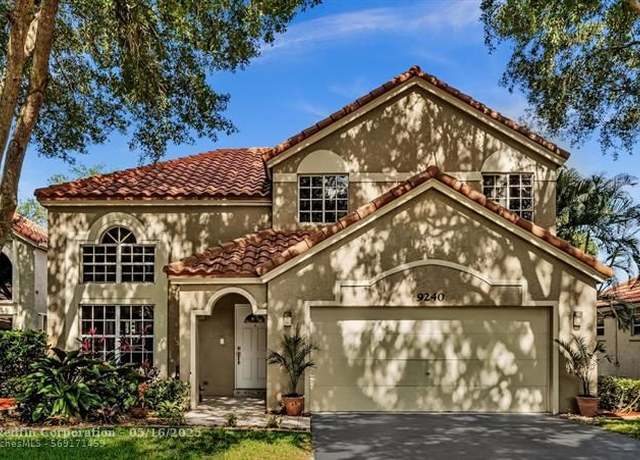 Property at 9240 Oak Grove Cir, Davie, FL 33328, 4 beds, 2.5 baths