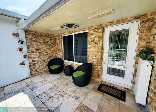 Property at 330 SE 3 St, Dania, FL 33004, 3 beds, 2 baths