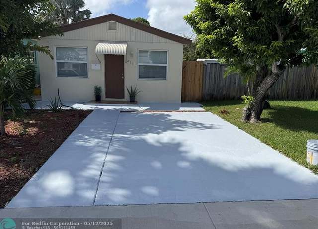 Property at 211 S F St, Lake Worth, FL 33460, 2 beds, 1 bath