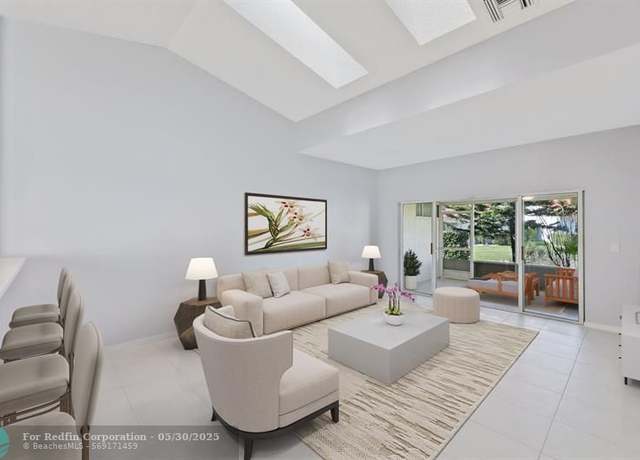 Property at 6175 Floral Lakes Dr, Delray Beach, FL 33484, 3 beds, 2 baths