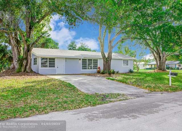 Property at 3105 18th St, Vero Beach, FL 32960, 3 beds, 2 baths