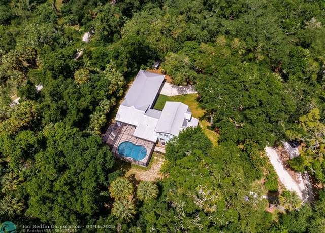 Property at 3330 SW 25th St SW, Vero Beach, FL 32968, 3 beds, 2.5 baths