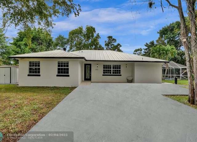 Property at 9394 Rodeo Dr, FL 33467, 5 beds, 3.5 baths