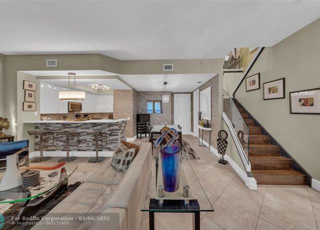 Property at 2601 NE 14th Ave #112, Wilton Manors, FL 33334, 2 beds, 2.5 baths