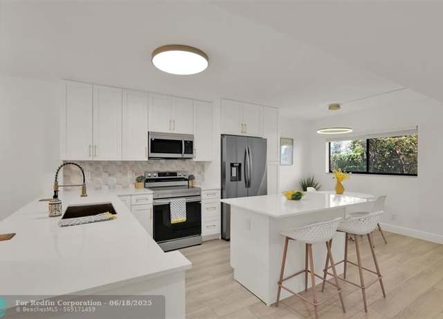 Property at 15461 Pembridge 112 Dr #112, Delray Beach, FL 33484, 2 beds, 2 baths