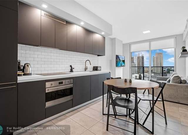 Property at 227 NE 2nd St #2303, Miami, FL 33132, 1 bed, 1 bath