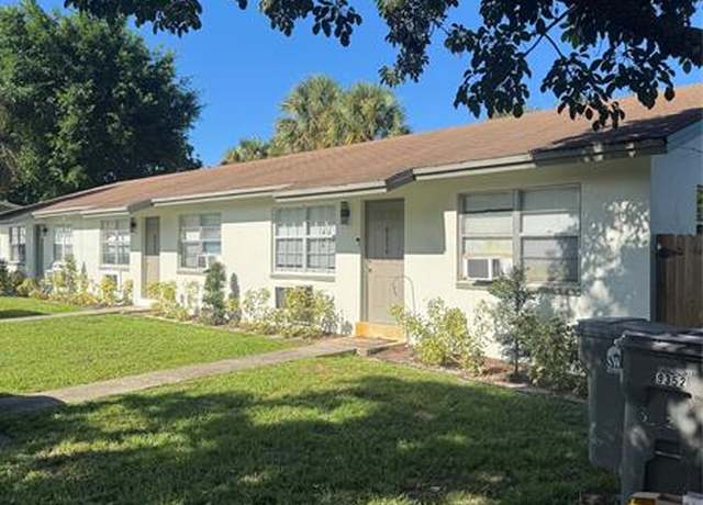 Property at 9350 Sun Ct, West Palm Beach, FL 33403, 6 beds, 3 baths